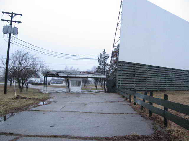 Piqua 36 Drive-In - 2006 Photo (newer photo)